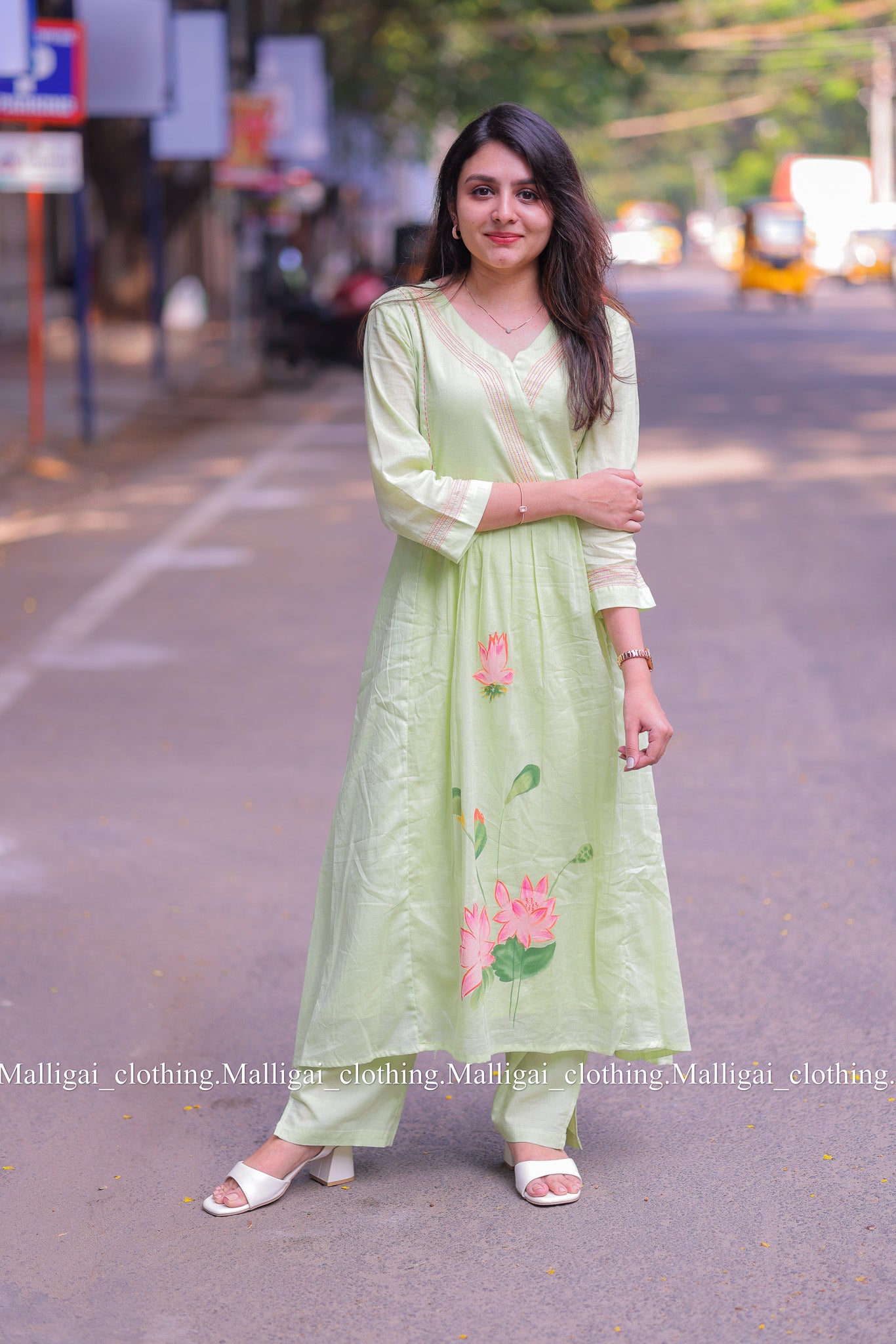 Mul Cotton Kurta Set with Hand painted Lotus