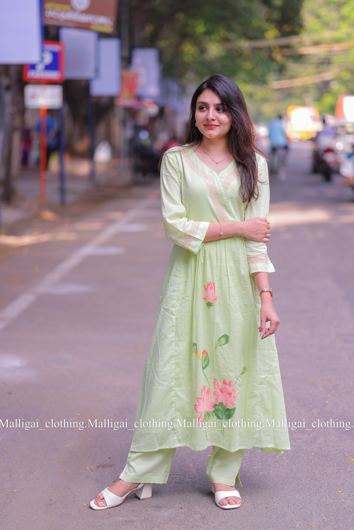 Mul Cotton Kurta Set with Hand painted Lotus