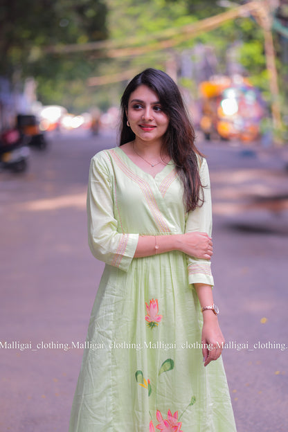 Mul Cotton Kurta Set with Hand painted Lotus