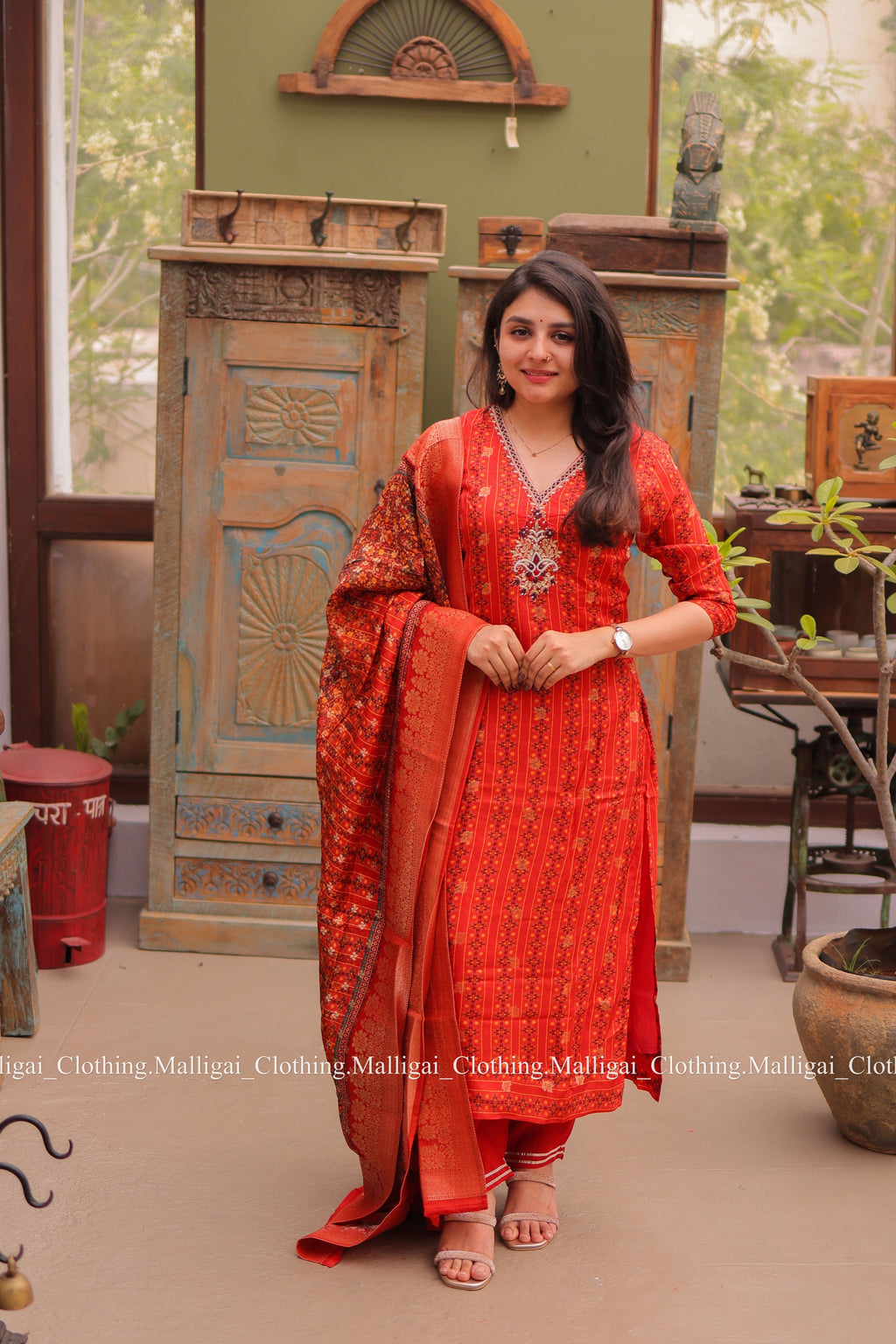 Jamdhani Banarasi Silk - Handloom Salwar Suit Set with Top, Pant and Dupatta with Pockets - Red