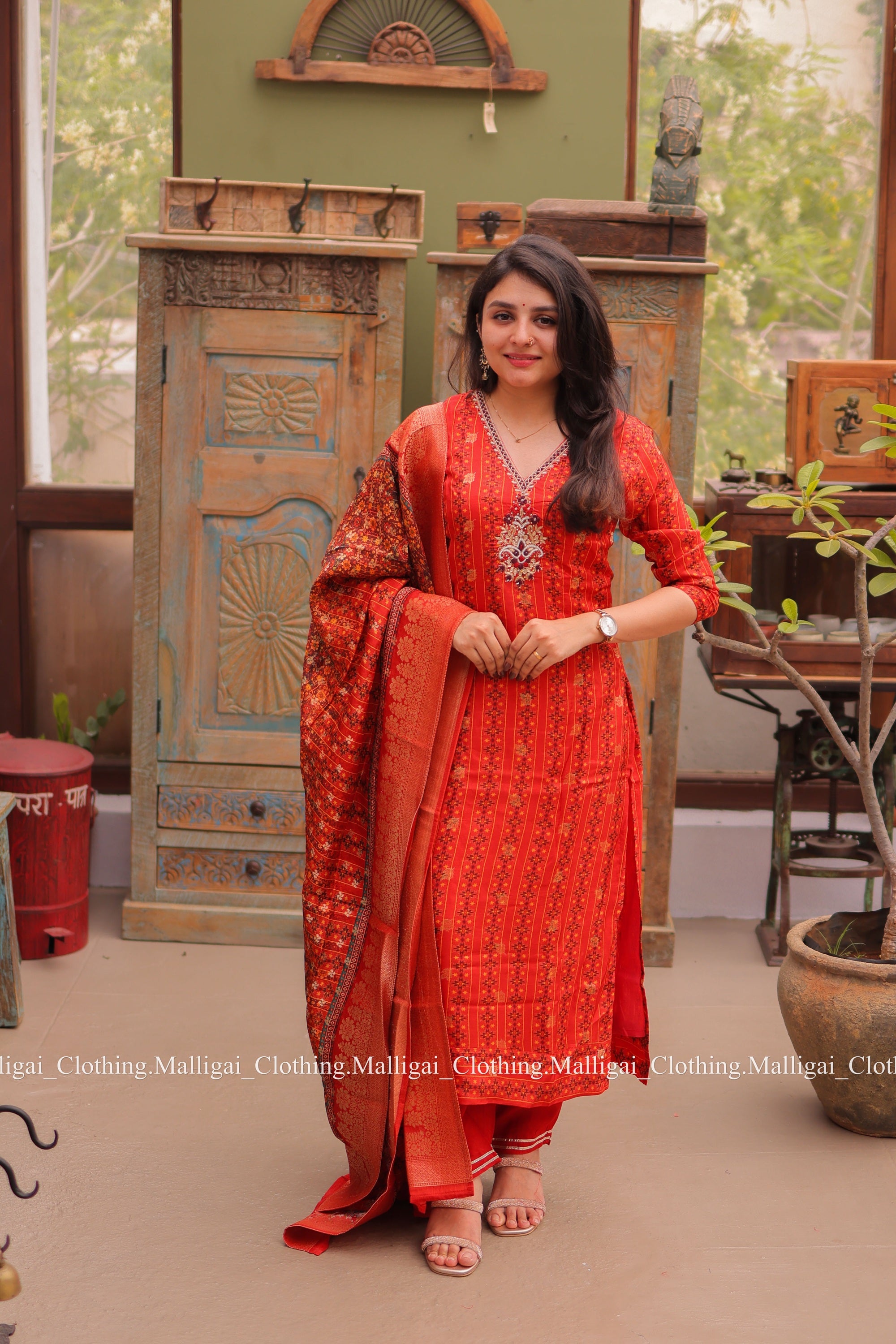 Jamdhani Banarasi Silk - Handloom Salwar Suit Set with Top, Pant and Dupatta with Pockets - Red
