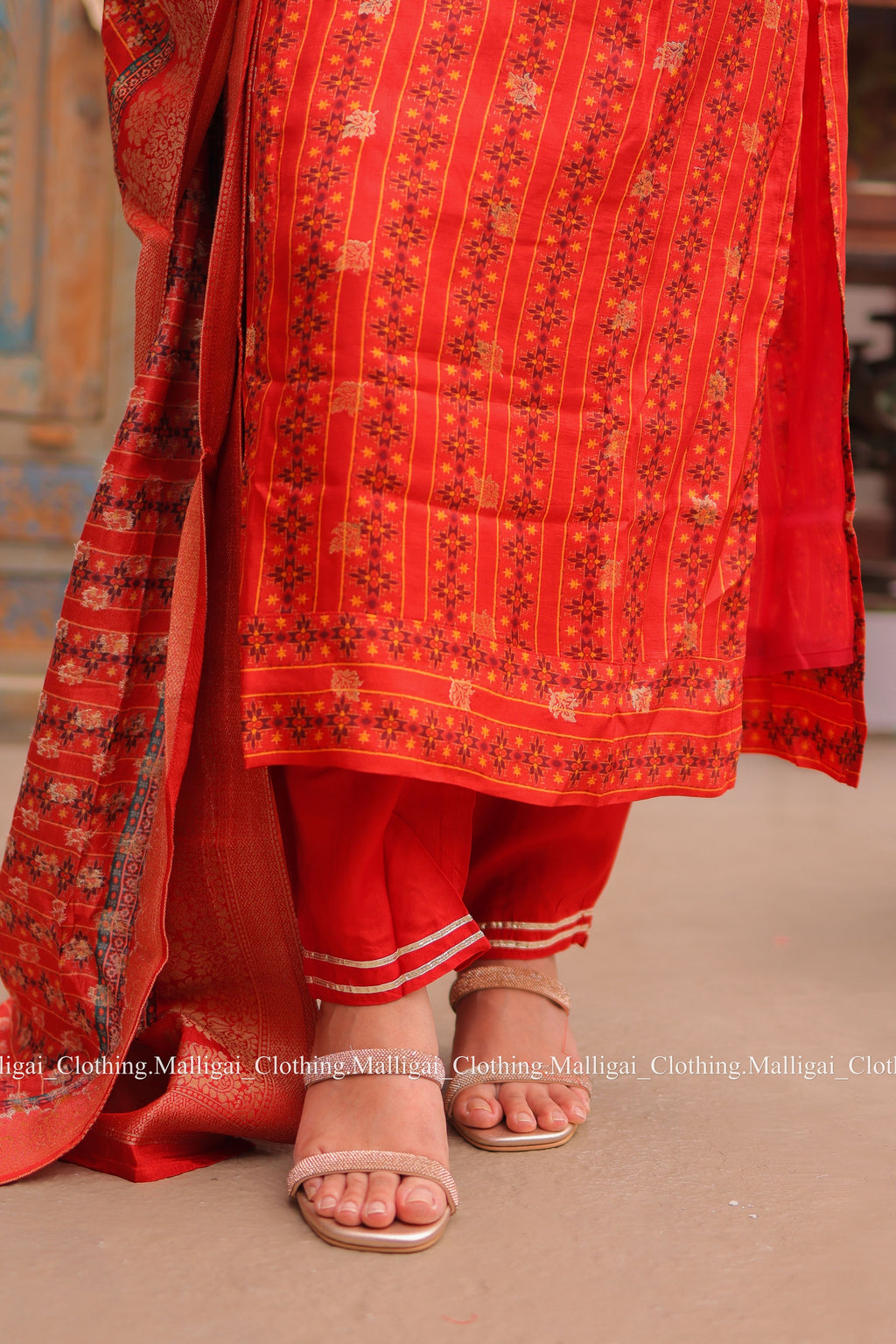 Jamdhani Banarasi Silk - Handloom Salwar Suit Set with Top, Pant and Dupatta with Pockets - Red