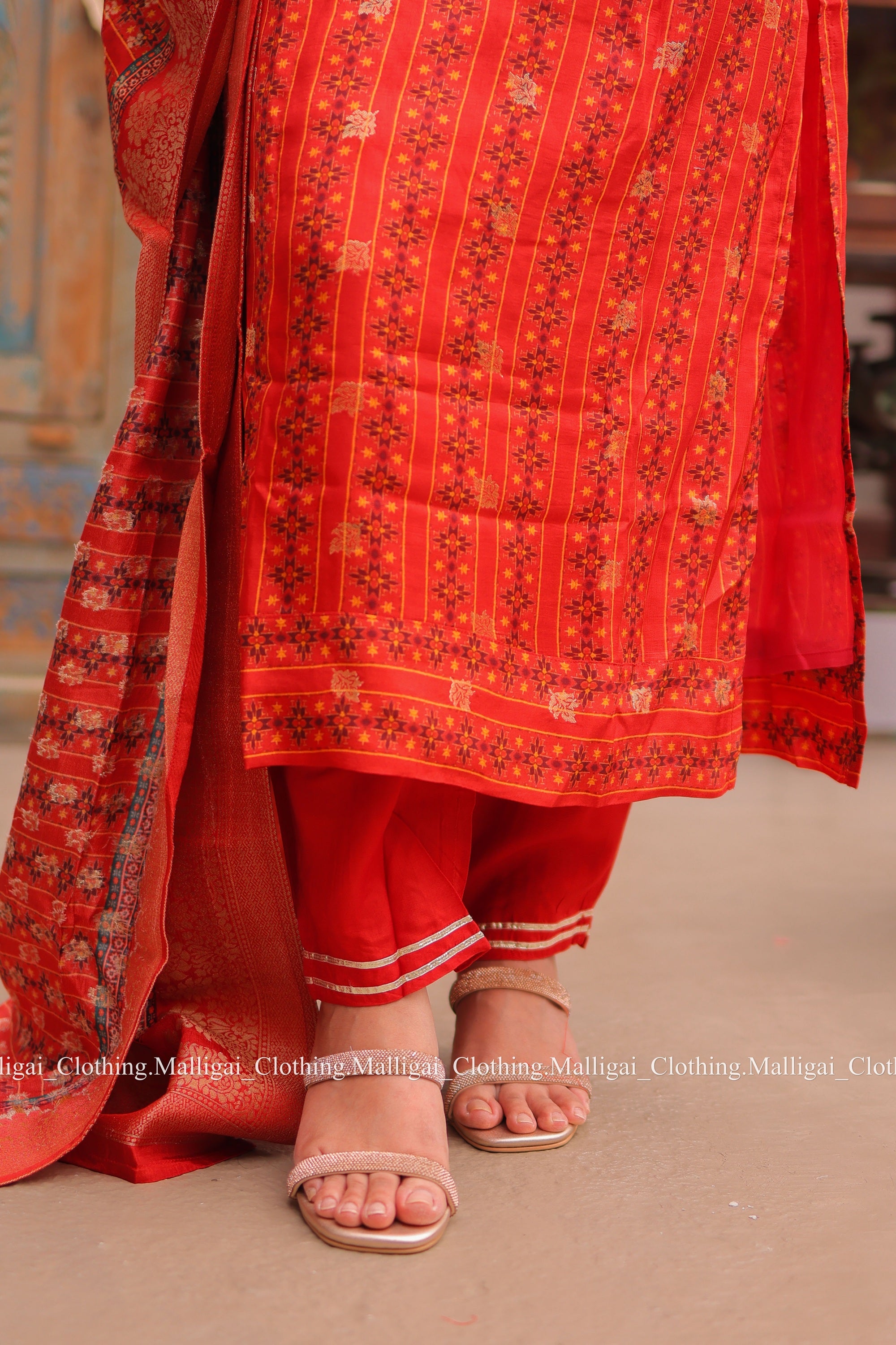 Jamdhani Banarasi Silk - Handloom Salwar Suit Set with Top, Pant and Dupatta with Pockets - Red