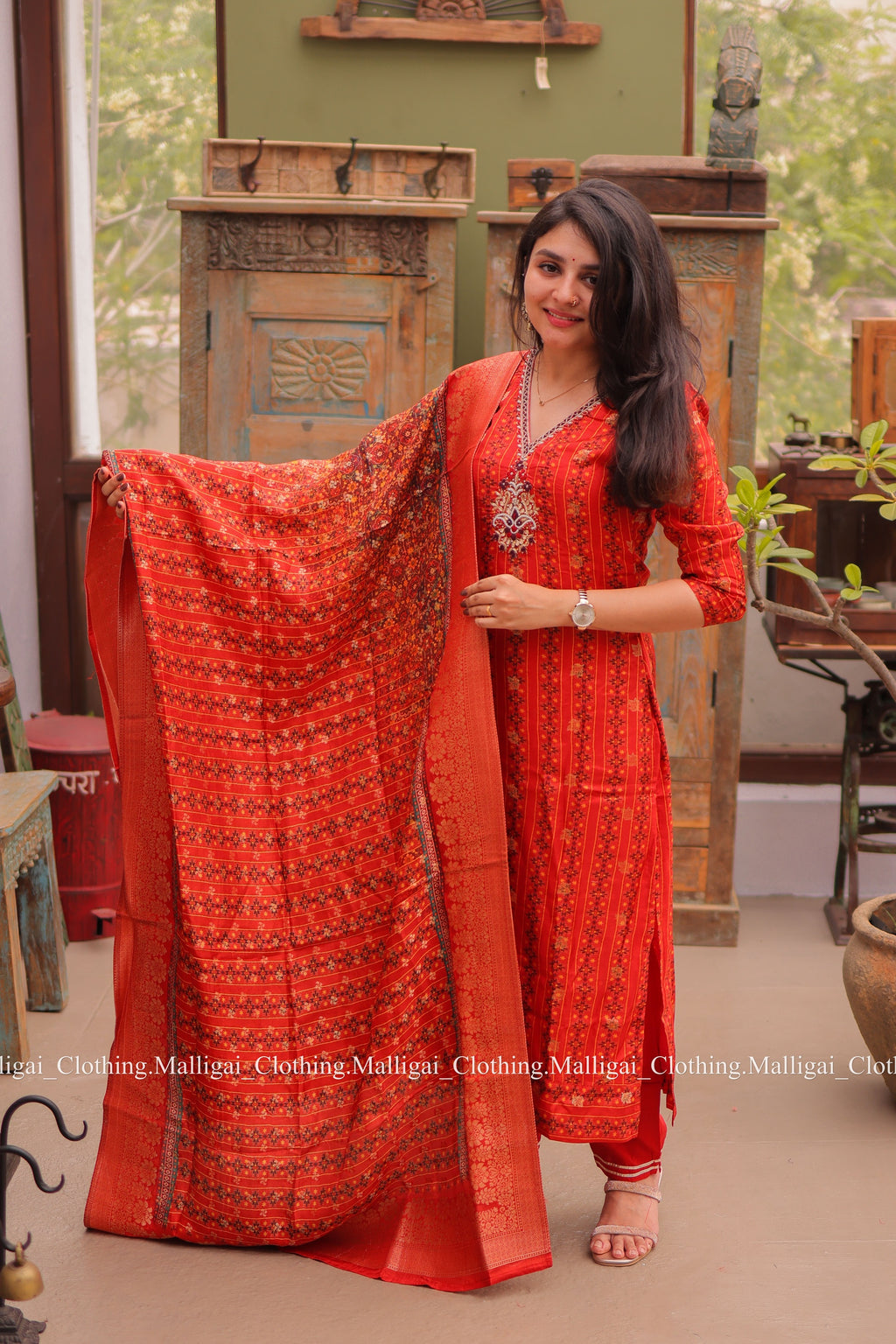 Jamdhani Banarasi Silk - Handloom Salwar Suit Set with Top, Pant and Dupatta with Pockets - Red