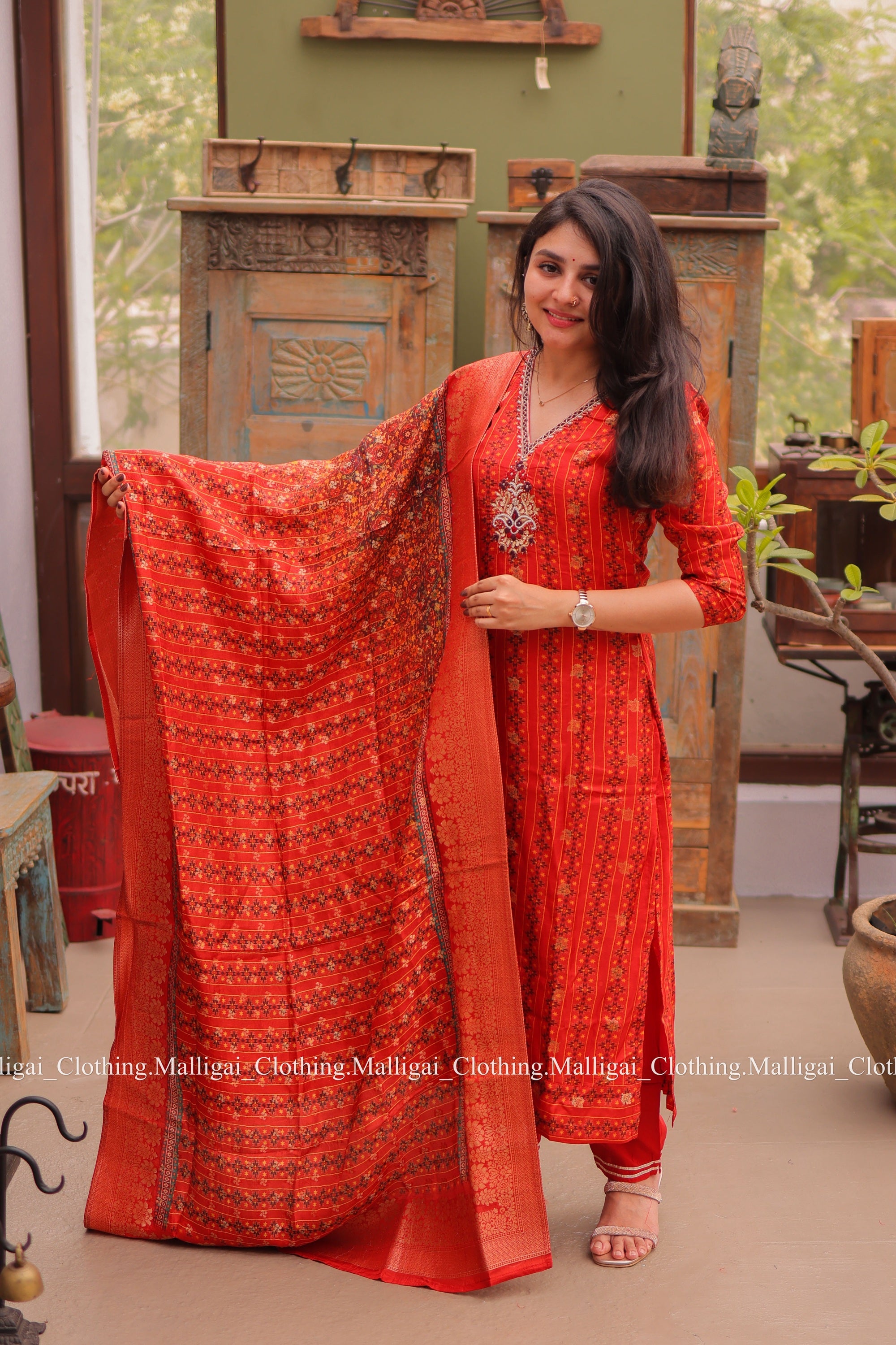 Jamdhani Banarasi Silk - Handloom Salwar Suit Set with Top, Pant and Dupatta with Pockets - Red