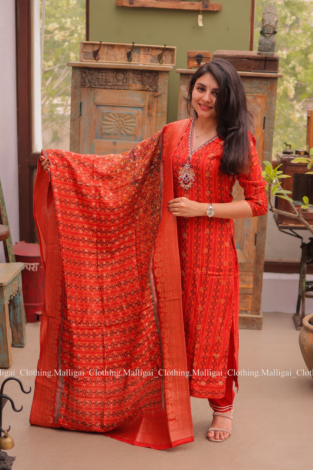 Jamdhani Banarasi Silk - Handloom Salwar Suit Set with Top, Pant and Dupatta with Pockets - Red