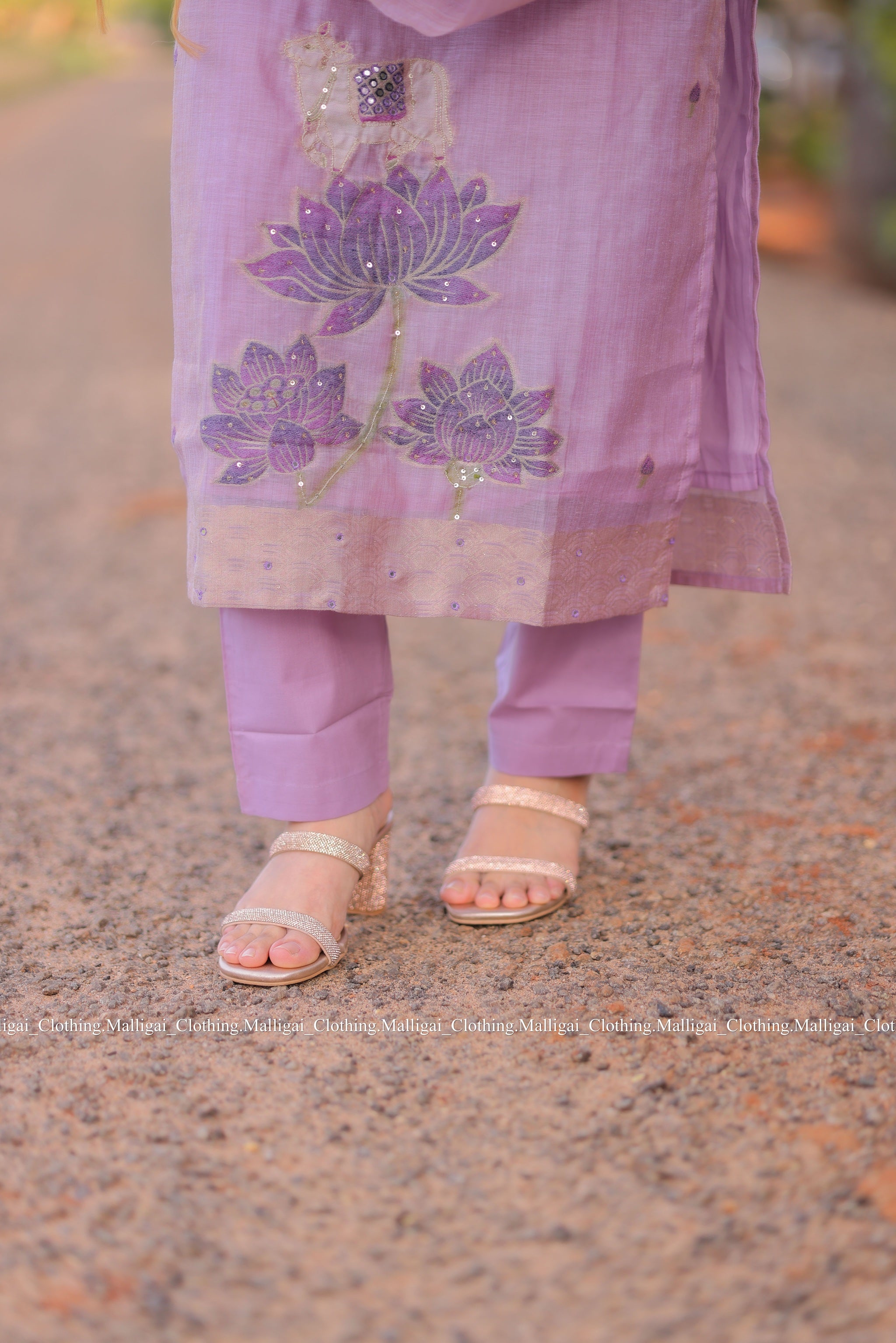Jamdani Handloom Salwar Suit Set with Top, Pant and Dupatta with Pockets - Lilac