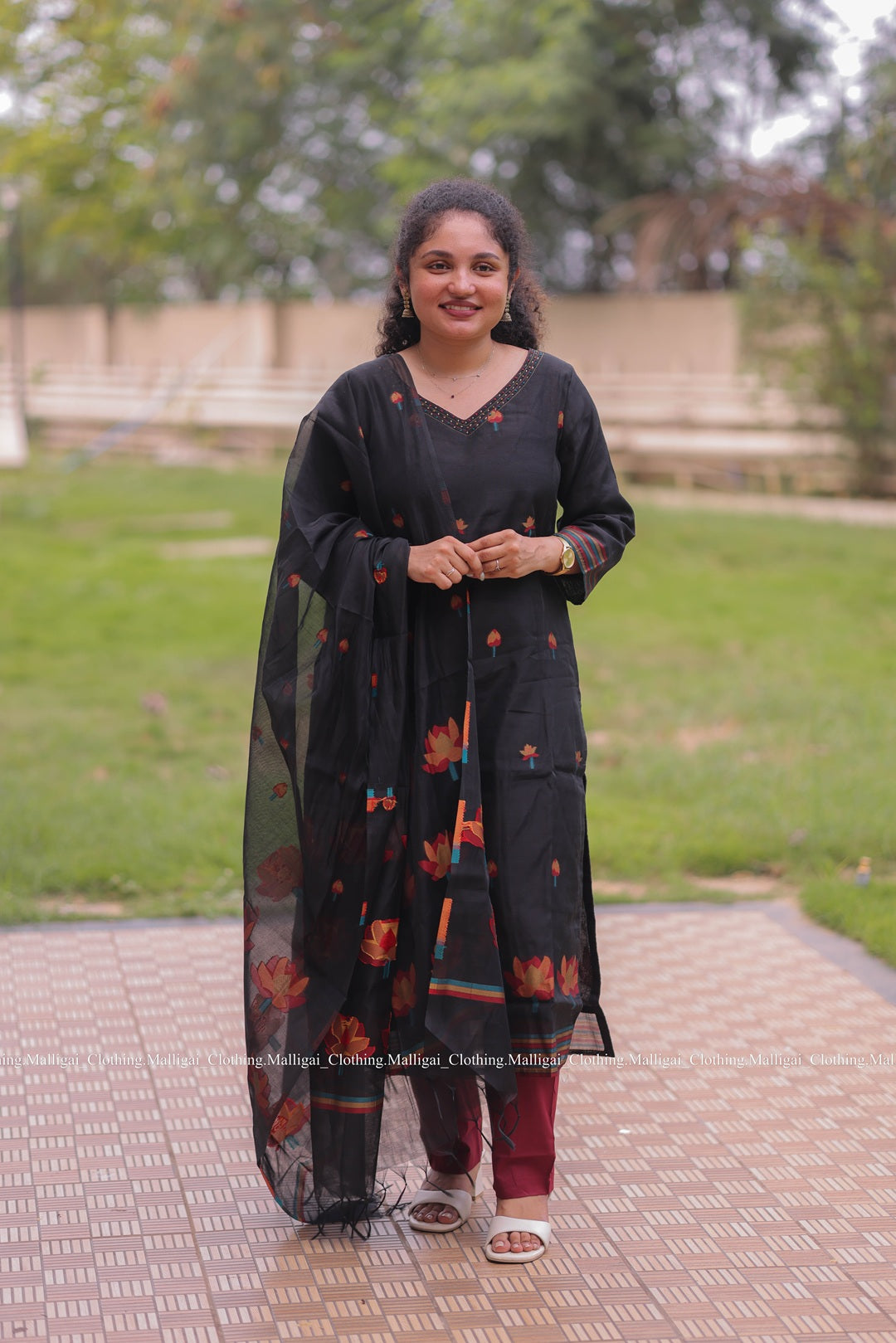 Jamdani Handloom Salwar Suit Set with Top, Pant and Dupatta with Pockets - Black and Maroon